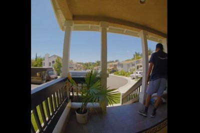 Różnica w dostarczaniu paczek przez kurierów nagrana ukrytą kamerą