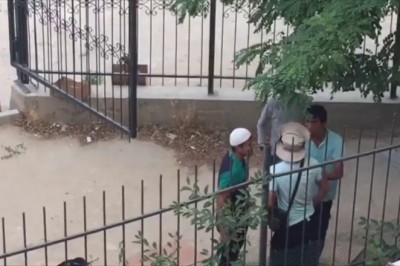 Bohater pomaga przypadkowemu gościowi. Pięknie ich załatwił 