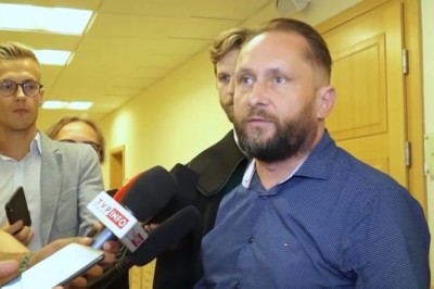 Kamil Durczok komentuje swoją jazdę autem tuż po wyjściu z sali sądowej 
