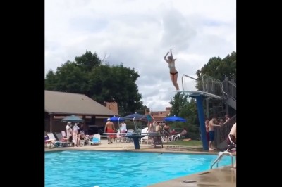 Opalona na całe wakacje. Czyli jak nie skakać do basenu z trampoliny