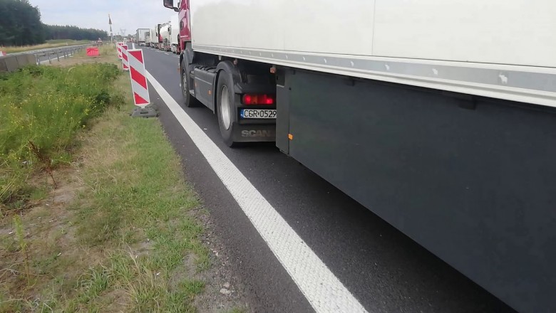 Cwaniakujący szeryf drogowy. Zablokował drogę i jeszcze był zadowolony