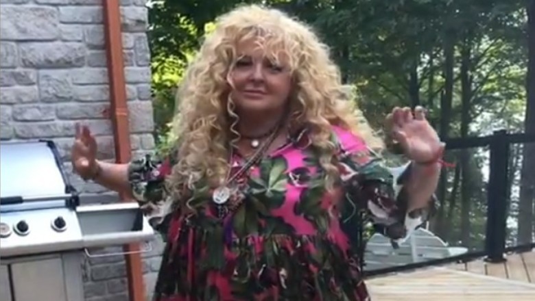 Lara Gessler pokazała nagranie z dzikim tańcem mamy. Magda szaleje na parkiecie