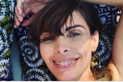 Agnieszka Dygant w bikini na afrykańskiej plaży. Nastolatki mogą jej zazdrościć ciała 