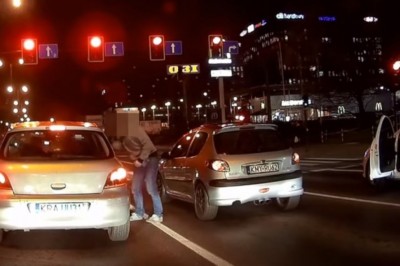 Szybki i wściekły Seba wyskakuje z łapami do kierowcy - Kraków