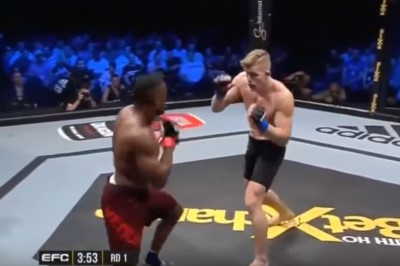 Combo nokaut. Gość w konkretny sposób położył przeciwnika na dechy