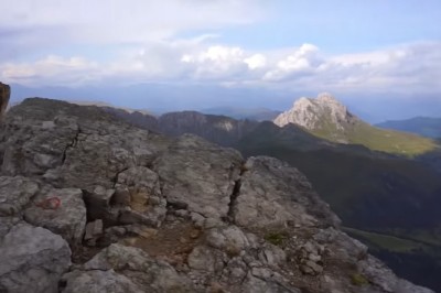 Hardcorowy typ na szczycie góry przed burzą. Chciał pokazać jak to jest