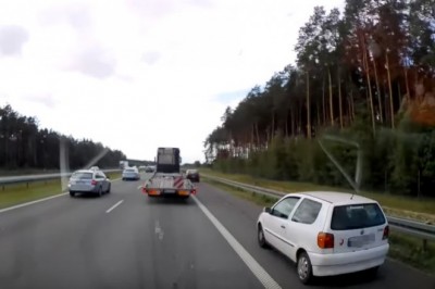 Dwaj piraci drogowi zaliczyli dzwon na A2. Dopadła ich karma za taką jazdę