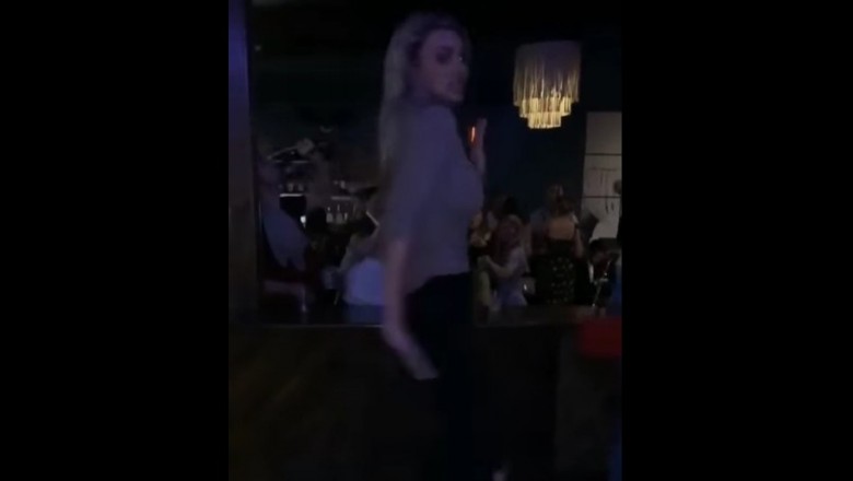Blondyna królową tańca w pubie. Tak jej się podobał kawałek, że odleciała