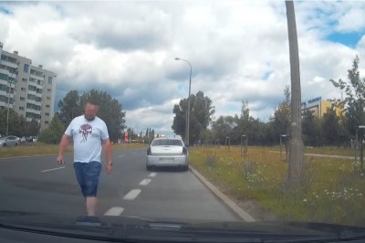 Szczena opada. Gość nagrał chamskie zatrzymanie przez „policjanta” 
