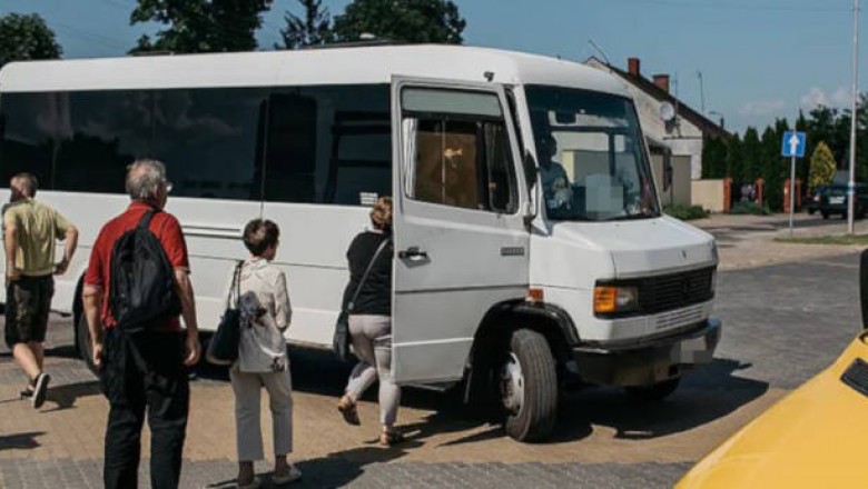 Staruszek o lasce ledwo szedł by zdążyć na busa. Kierowca zamknął mu drzwi przed nosem