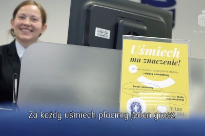 W sieci zawrzało. Pracownikom PKO zliczane są uśmiechy za pomocą aplikacji 