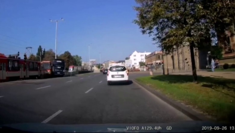 Nagranie z wypadku autokaru z tramwajem w centrum Gdańska