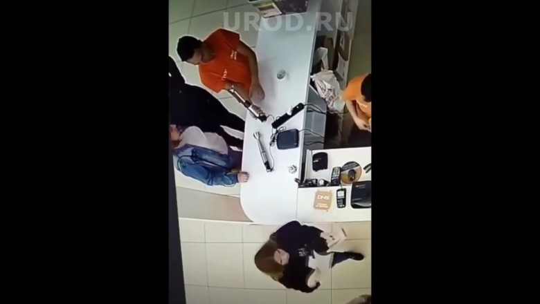 Sprzedawca mocno przesadził. Prezentacja blendera w sklepie elektronicznym