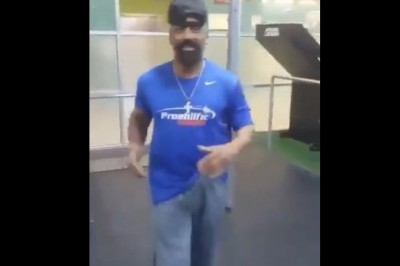 Pan trener chciał zrobić parę popisów na siłce, a narobił sobie tylko wstydu 