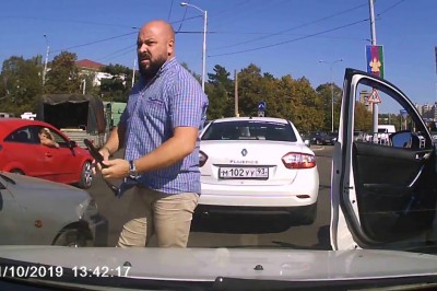 Kozak wyskoczył z batem do innego kierowcy. Szybko pożałował swojej decyzji 