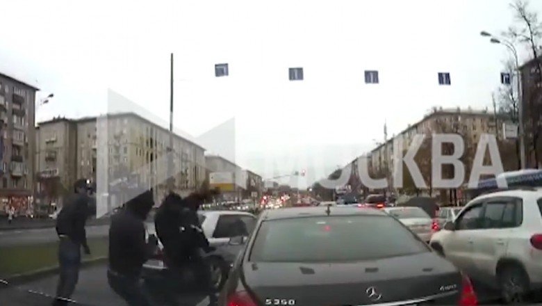 Zajechali drogę Mercedesowi, a z bagażnika wyciągnęli 360 tys. zł