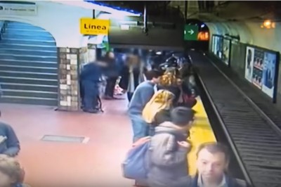 Oszukać przeznaczenie. Wpadła na tory metra przez mdlejącego gościa