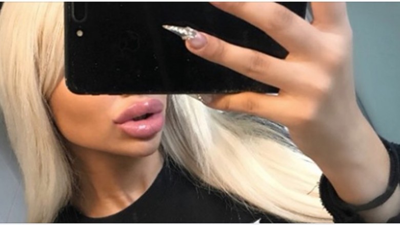 Postanowiła wyglądać jak Barbie. W wieku 13 lat miała pierwszy zabieg