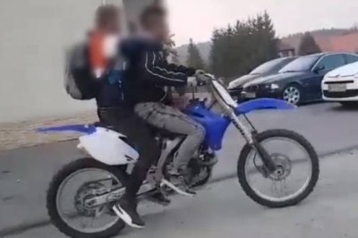 Mati bez prawka z nawalonym kolegą wjeżdżają pod auto. Nagranie z Lipnicy Małej 