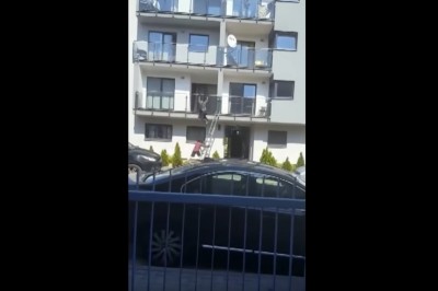 Włamywacze w Poznaniu nagrani na gorącym uczynku. Uciekali po drabinie 