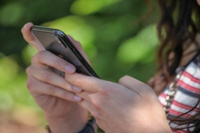 Wysłała SMS-a na numer nieżyjącego taty. Była w szoku gdy dostałą odpowiedź 