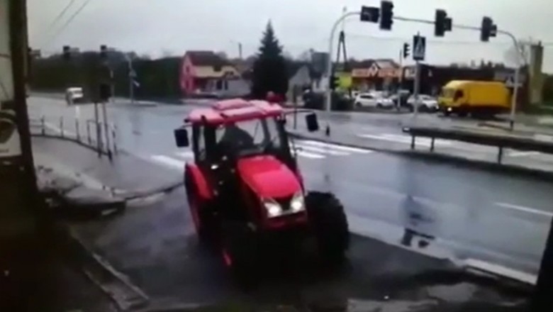 TIR taranuje traktor na skrzyżowaniu. Groźny wypadek na „wiślance”