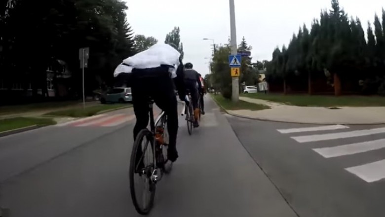 Kolejny popis pseudo kolaży na publicznej drodze. Samozaoranie
