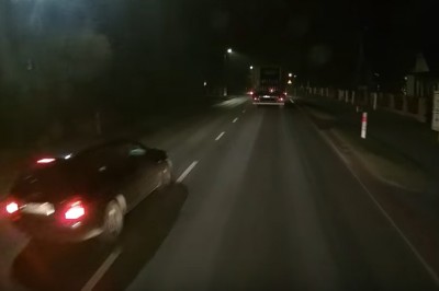 Szybka karma za wyprzedzanie na przejściu dla pieszych