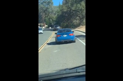 Mistrz kierownicy w BMW kasuje auto wyjeżdżając z drogi