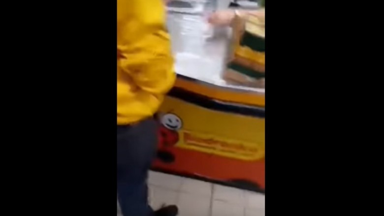 Nagrali jak kradną w Biedronce. Internauci poszukują nastolatków