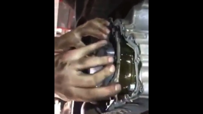 Mechanik nie mógł uwierzyć w to co zobaczył. Pierwsza wymiana oleju