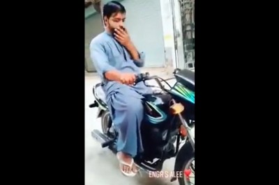 Gdy siedzisz sobie na motorze, a młody postanawia zrobić Ci trolla