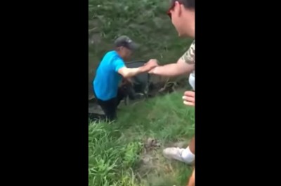 „Co tam mordo u Ciebie?” Chłopaki pomagają gościowi z taczką 