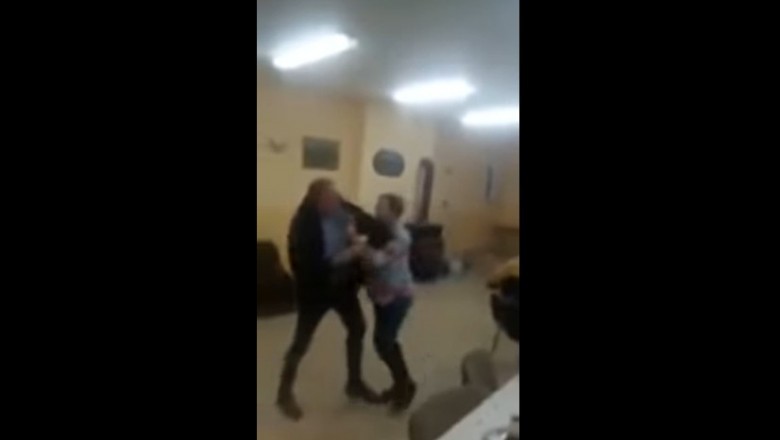 Wigilia u sołtysa. Impreza na której krzesła i talerze latają