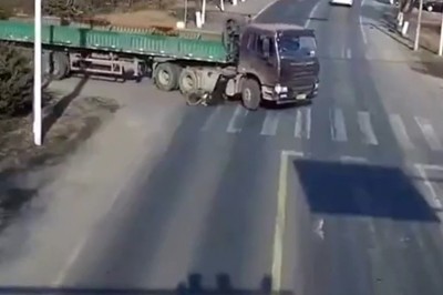 Rowerzysta kontra TIR. Gość oszukał przeznaczenie 