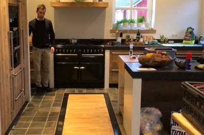 Kiedy nie masz miejsca na schody do piwnicy i postanawiasz je ukryć