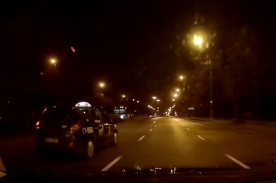 „Wszystko z głową w porządku?” Agresywny taksówkarz kontra kierowca - Warszawa