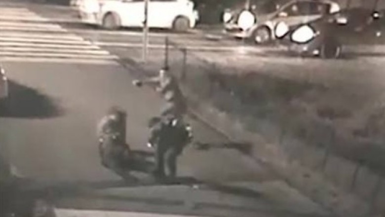 W Poznaniu zaatakowano policjantów podczas zatrzymania. Nagranie z monitoringu