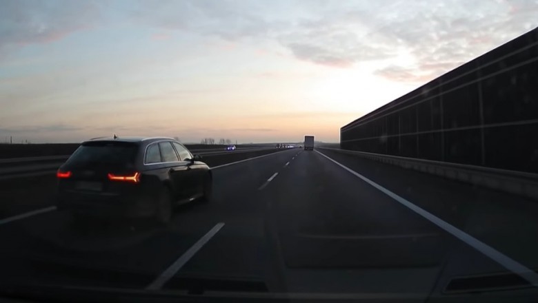 Król autostrady w Audi odstawia cyrki podczas jazdy