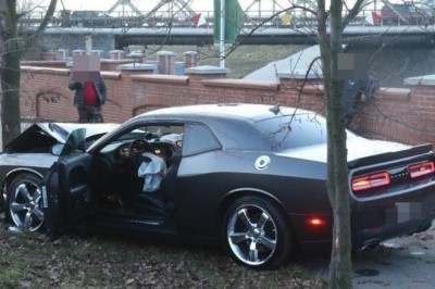 Pracownik myjni rozwalił Dodge'a Challenger'a we Wrocławiu 