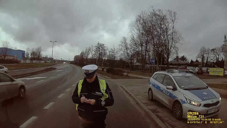 Dziwna kontrola policyjna. Policjantka nie ogarniała sygnalizacji