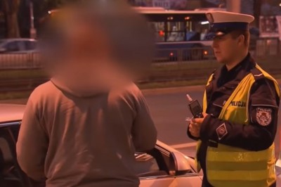 Pijany, poszukiwany i jeszcze wyprzedzał. Typ kontra policjant