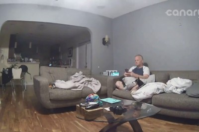 Kiedy masz zakaz biegania z psem po chacie, ale go złamiesz 