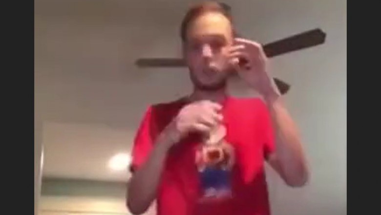 Kiedy jesteś pseudo raperem, ale jeszcze mieszkasz z matką, która wpada do pokoju