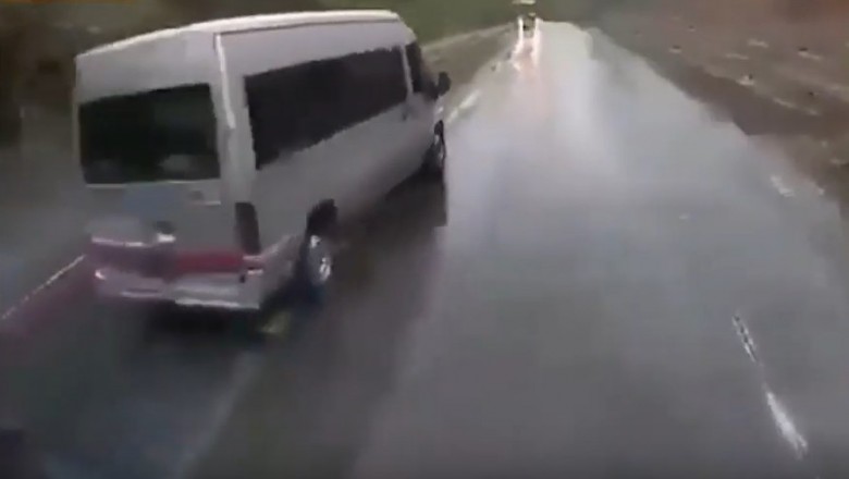 Bus kontra autobus. Nie miał szans na ucieczkę