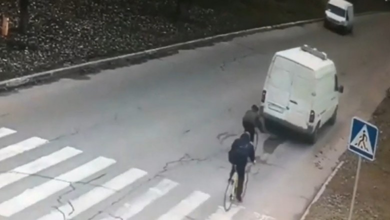 Tak się może skończyć jazda rowerem za samochodem