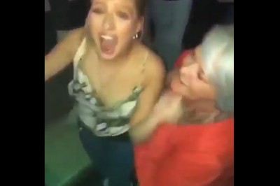 Kiedy zauważasz swojego chłopaka całującego się z babcią na imprezie 