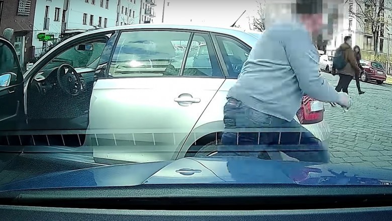 Wyskoczył do pieszego, który opluł jego samochód. Nagranie z Wrocławia
