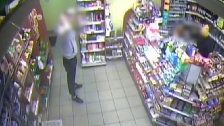 Wpadła do Żabki i chciała kasę. Trafiła na bohaterskiego klienta - nagranie