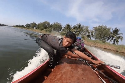 100 km/h po rzece z zamontowanym silnikiem diesla